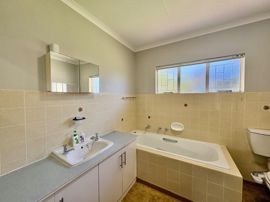 3 Bedroom Property for Sale in Universitas Ridge Free State